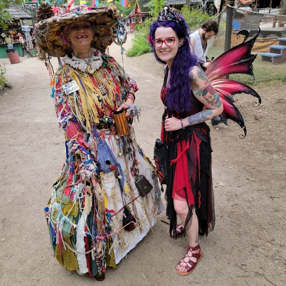 Meet your Posher, Living Dead Girl Nicole - Picture 9 of 15